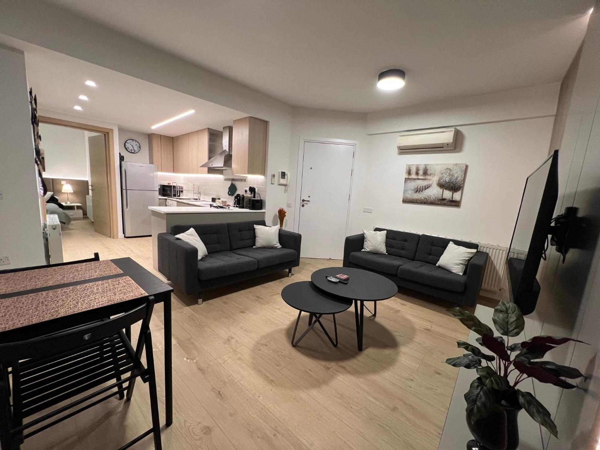 Daniela'S Modern Apartment Strovolos エクステリア 写真