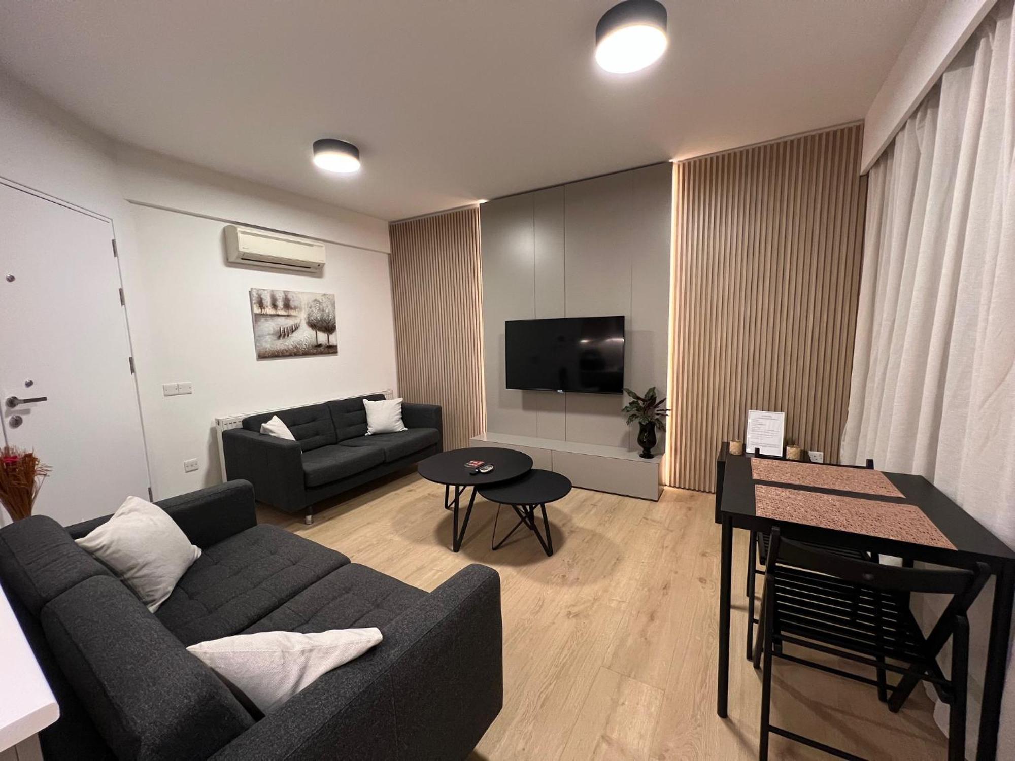 Daniela'S Modern Apartment Strovolos エクステリア 写真
